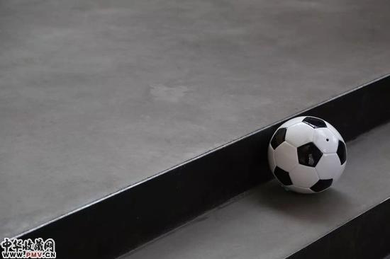 梁半，被偷窥的天空，2015