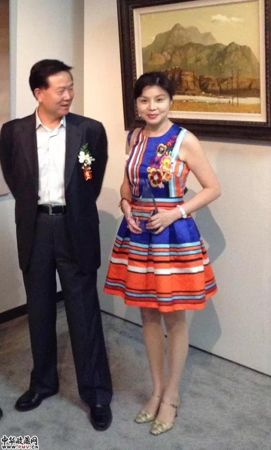 何颖与全国政协委员军委办公厅主任曹育民将军合影