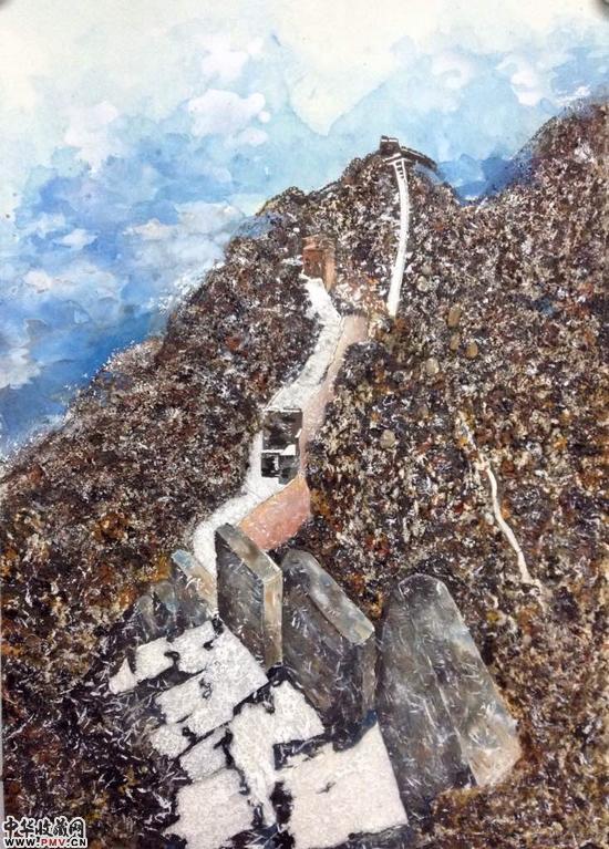 何颖作品《心中的禁锢，还要再修吗？》综合材料：中国画颜料，砂砾，泡沫。