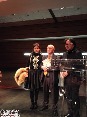 何颖与法国美协主席米歇金合影