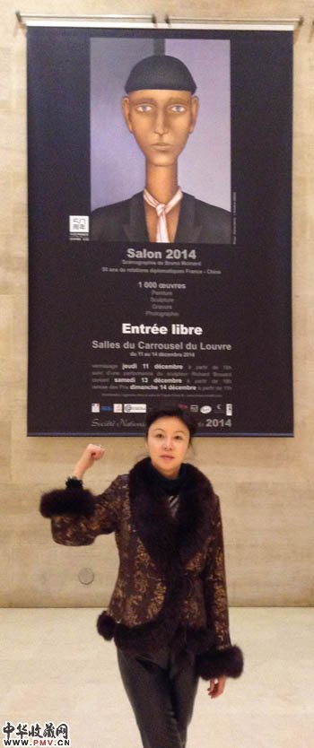 藝術(shù)家何穎在展览现场