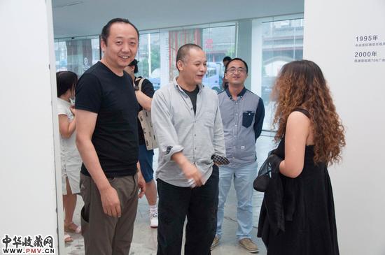 艺术家邵帆先生（左一）、師建民先生（左二）、策展人杜曦云先生（右二）、方蕾女士（右一）