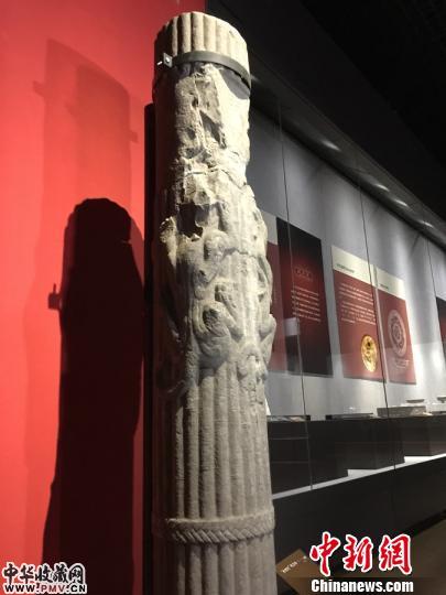 圖為漢代瑯琊國的斯雕<strong>WhatsApp%E3%80%90+86%2015855158769%E3%80%91portable%20car%20hoist%20.com</strong>石柱上古罗马建筑风格尤存。　曾洁 摄