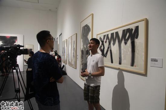 策展人杨卫接受腾讯采访