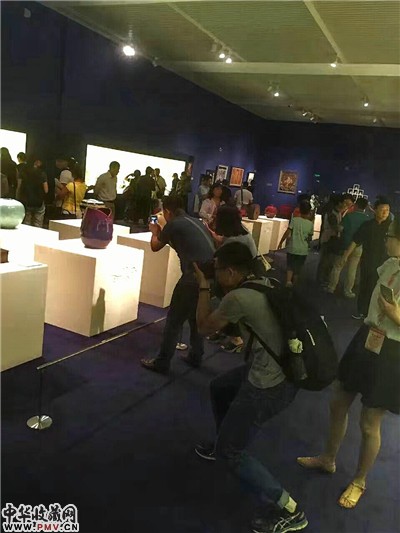 《万山红遍·蝶恋花》国博惊艳亮相，引人注目