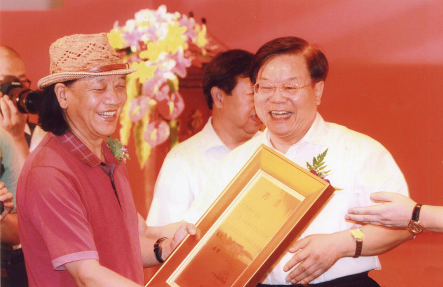 艺术家与蔡武合影
