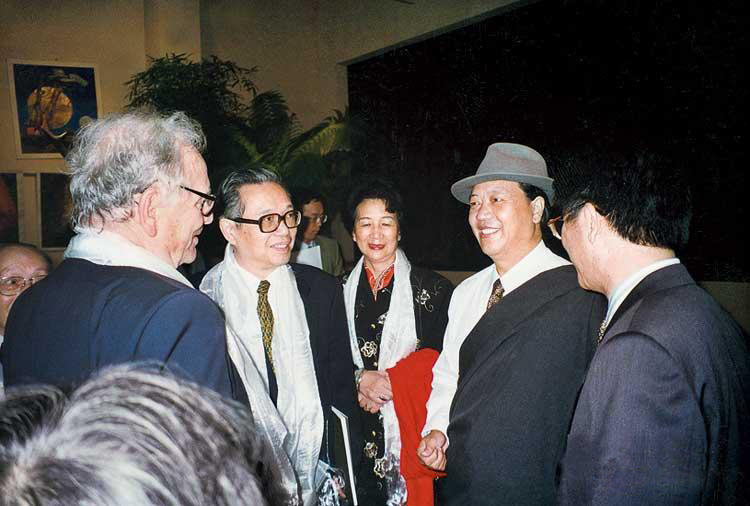 法国皮尔·卡丹邀请尼玛泽仁在他的美术馆举办个人画展