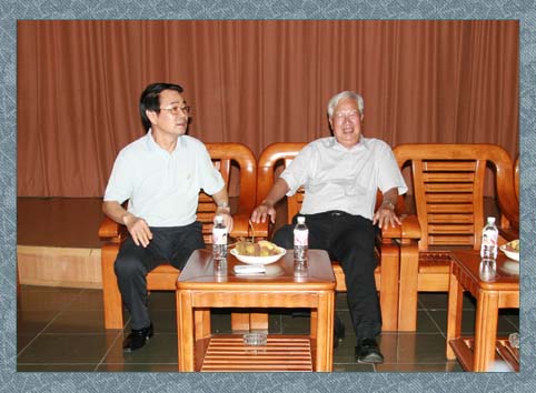 2007年6月8日全国政协副主席罗豪才到我院参观
