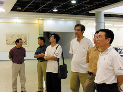 黄格胜院长参观画展