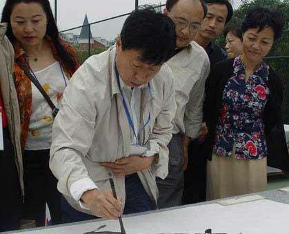 2005年在新一届IAA现场作画