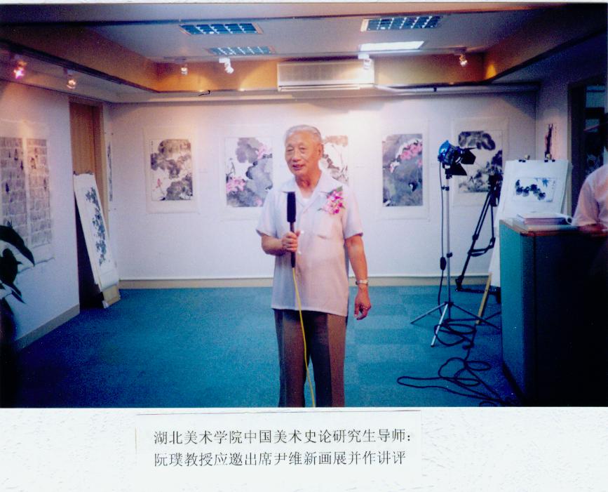 在画展上4