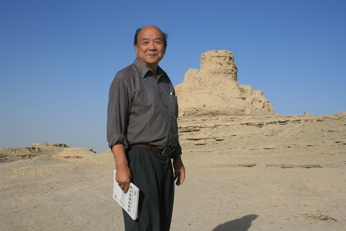 舒春光楼兰写生照片