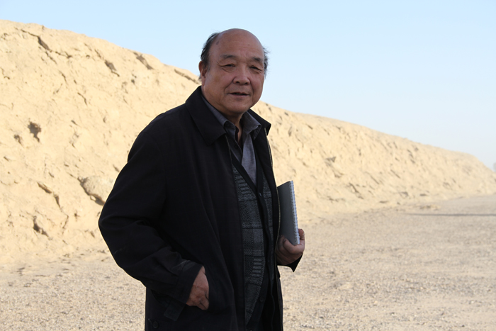 舒春光楼兰写生照片