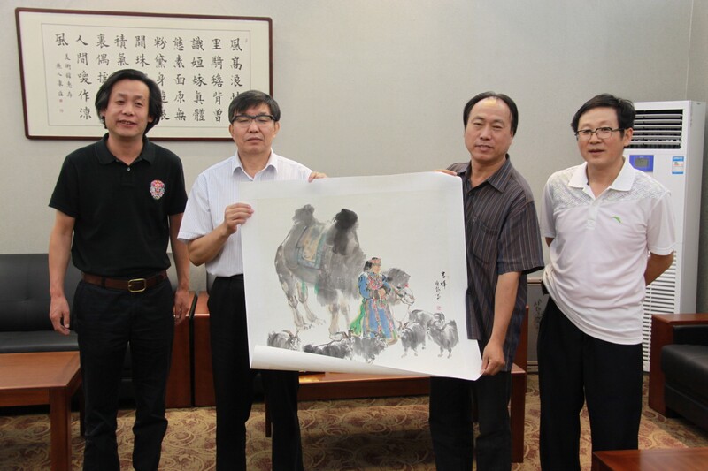 给内蒙古美术馆捐赠作品