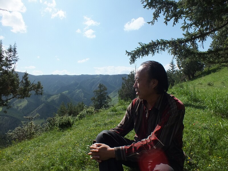 祁连山下