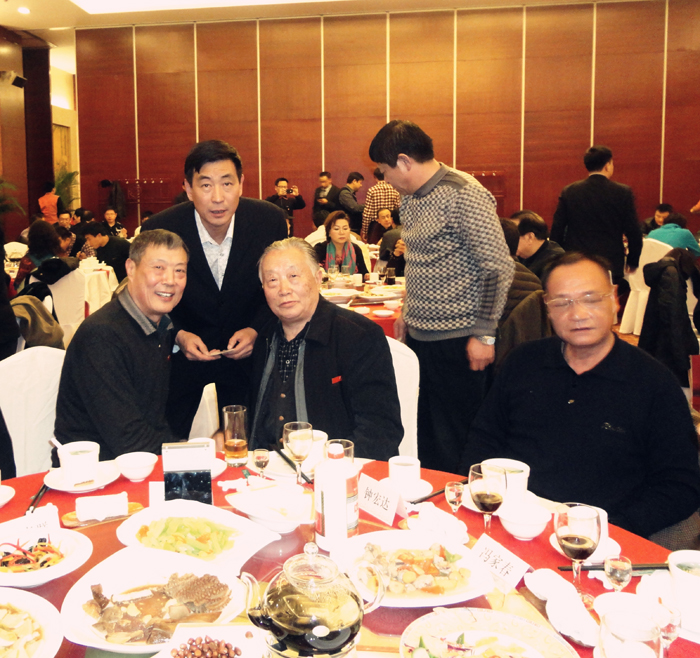 纪念毛主席诞辰119年晚宴与毛主席警卫长祝酒
