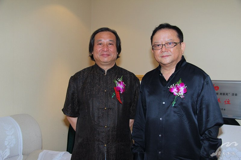 嵩岳画派创始人郭子昂与收藏家王刚在活动现场