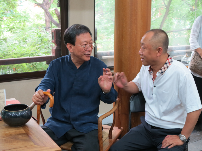 2015年与著名书画家吴悦石先生