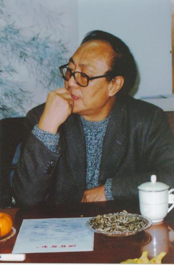 人民美术出版社编审、中国美协插图与装帧艺委会常务副主任于名川先生在座谈会上发言