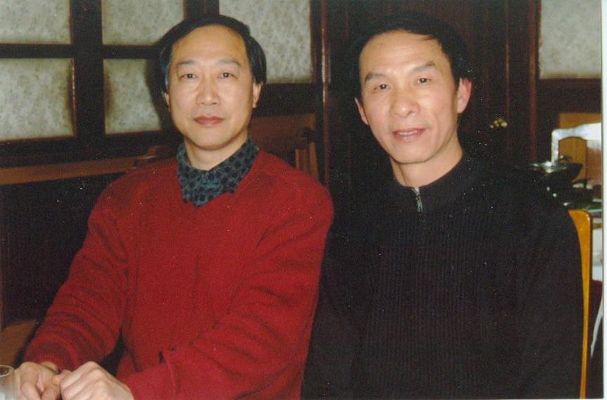 与罗世平教授在座谈会上