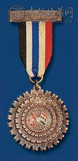 民国时期山西省长阎锡山奖银制菊花奖章一枚