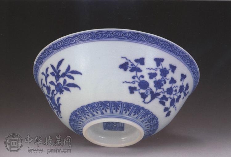 清乾隆 青花三果碗