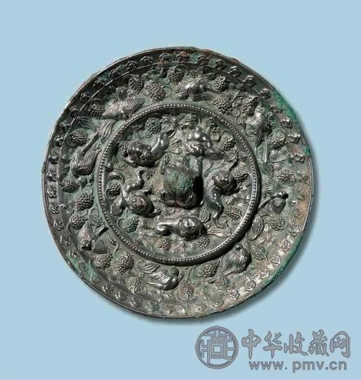 唐代 瑞兽花鸟葡萄镜