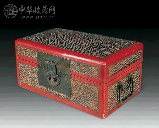 明 红漆万字纹皮箱