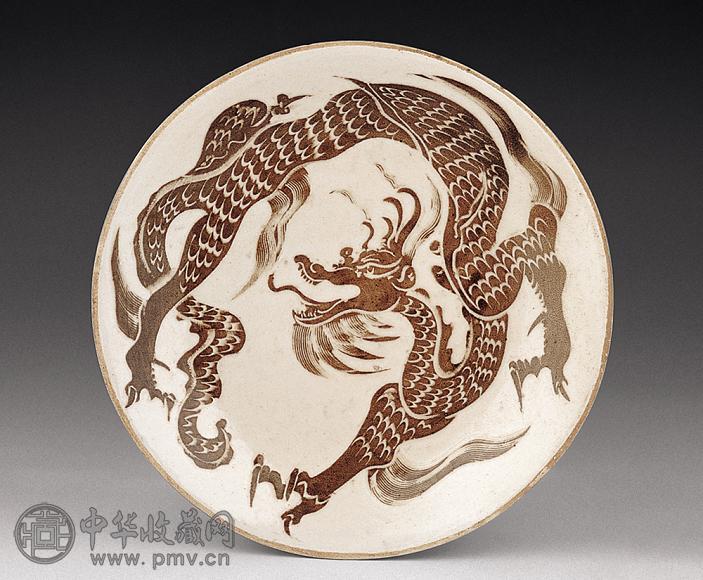 宋 定窑铁锈花龙纹盘