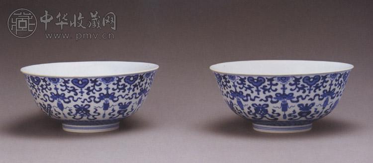 清嘉庆 青花吉庆八宝纹碗(1对)