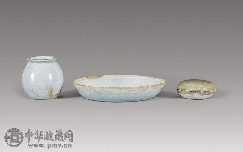 宋 影青釉印盒 水盂 碟(3件)