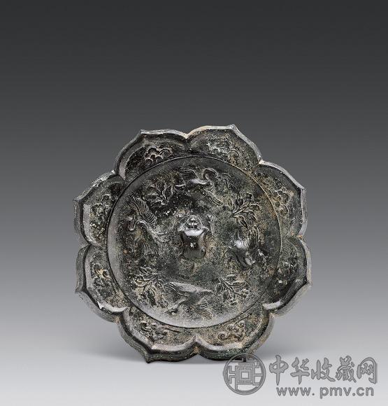 唐 菱花兽钮禽鸟镜