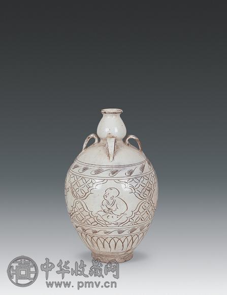 宋 磁州窑四系白釉刻花蒜头瓶