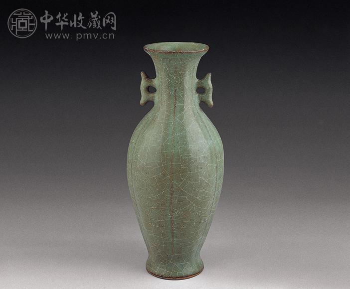 宋 青釉瓜楞戟耳瓶