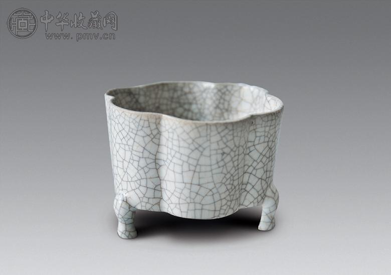 宋 宋哥窑海棠三足洗