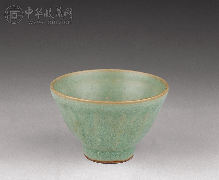 宋 龙泉莲瓣小碗