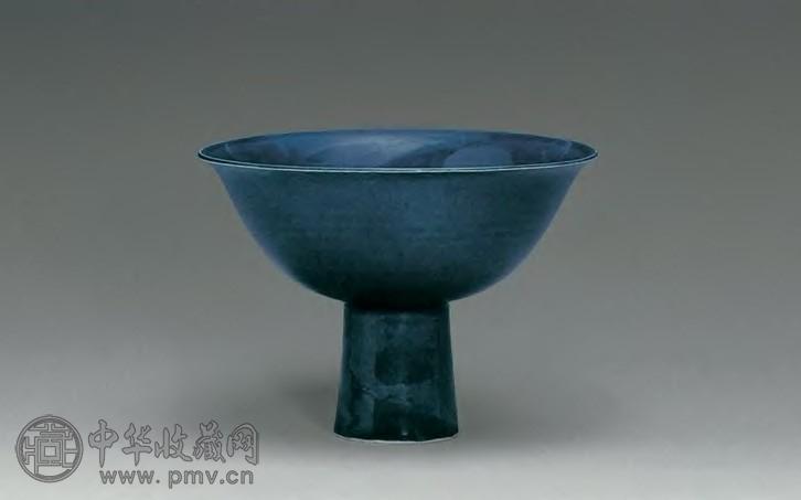 明嘉靖 祭蓝釉高足碗