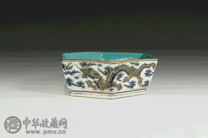 清道光 青花加金龙纹六方碗