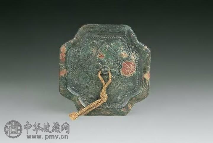 宋 缠枝花卉亚字形方镜