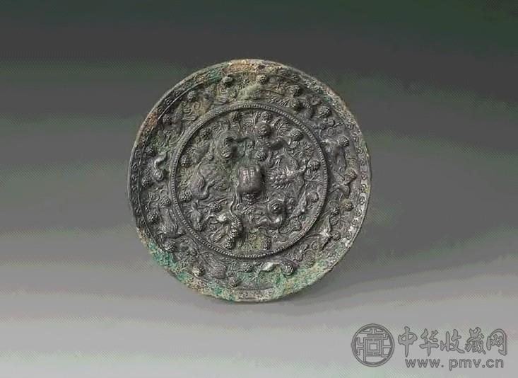 盛唐 海兽孔雀葡萄纹镜