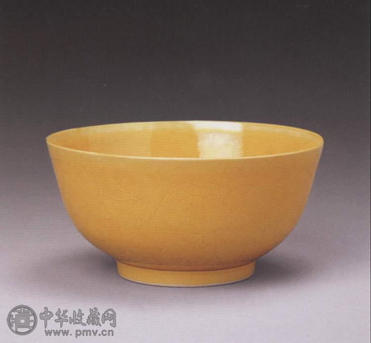 清光绪 黄釉暗刻云龙纹碗