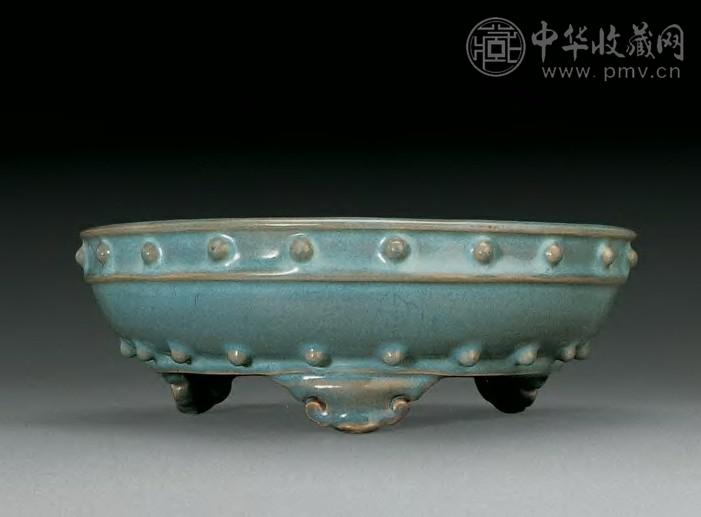 宋 钧窑月白釉鼓钉洗