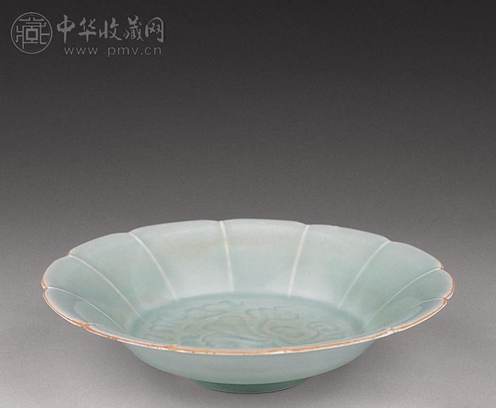 南宋 影青刻花抽筋花口盘