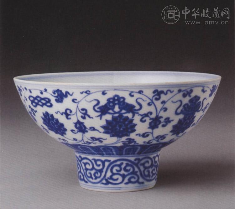 清中期 青花缠枝莲托八宝高足碗