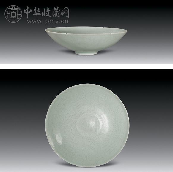 宋代 青白釉刻花卉纹葵口碗