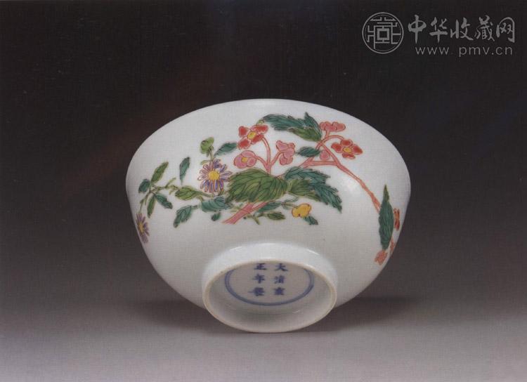 清雍正 粉彩花卉碗