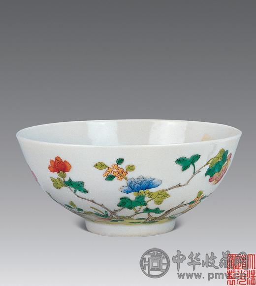 清道光 粉彩花卉纹碗
