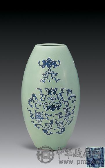 清乾隆豆青釉青花堆粉八宝纹橄榄瓶收藏资讯|艺术家|书画家|书画名人