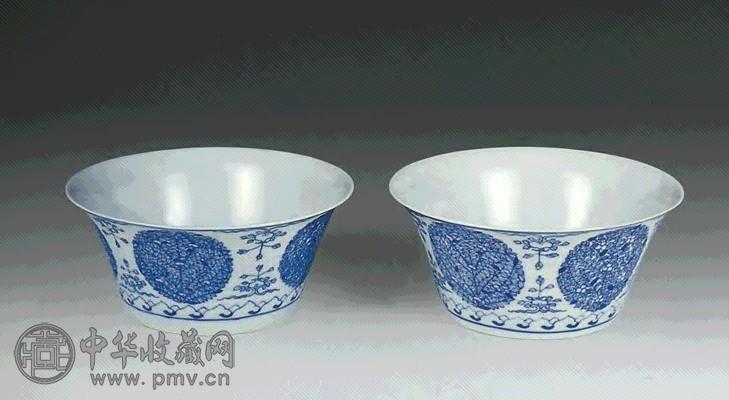 清乾隆 青花团花马蹄碗(1对)