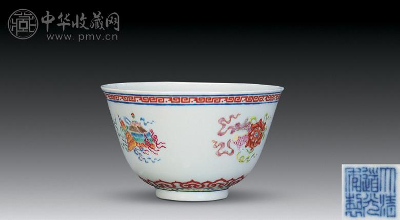 清道光 粉彩八宝纹碗